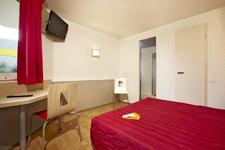 Bedroom 3, Premiere Classe Avignon Courtine, Vaucluse