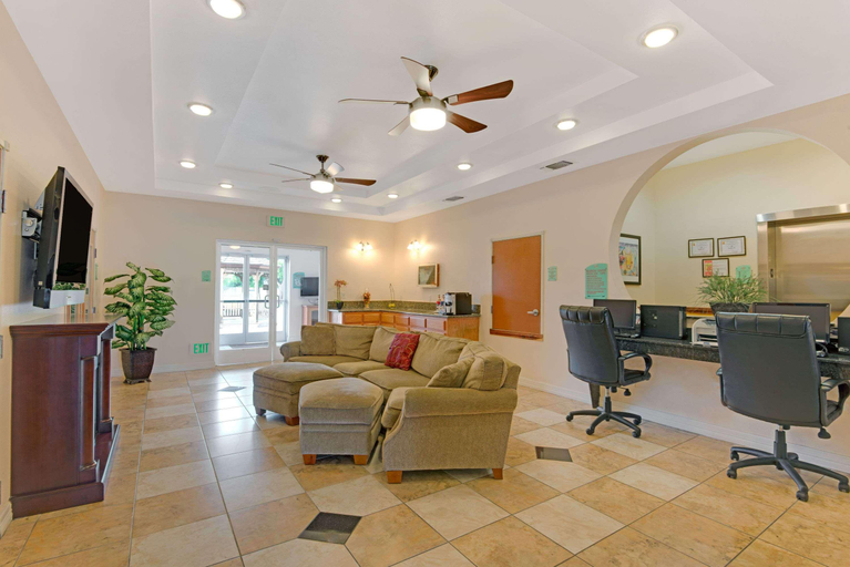 Public Area 2, Super 8 by Wyndham Austin/Airport North, Travis