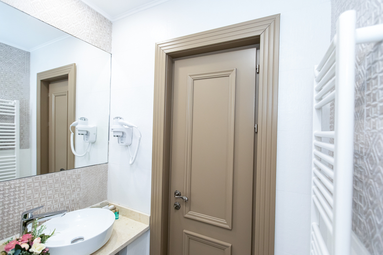 Bathroom 5, Grand Hotel Traian, Iasi