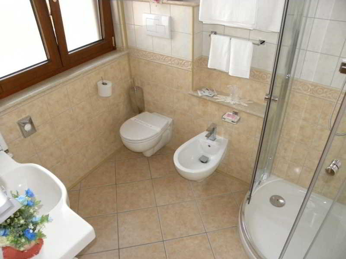 Bathroom 4, Hotel Ristorante Borgo La Tana, Potenza