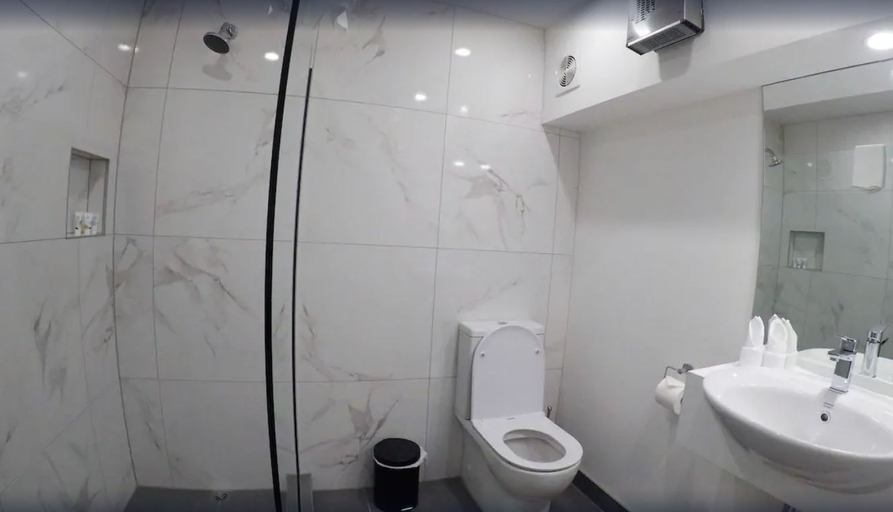 Bathroom 4, The Godley Hotel, Mackenzie