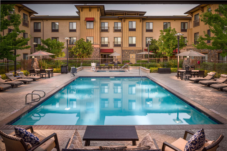 Sport & Beauty 2, Hampton Inn & Suites Windsor - Sonoma Wine Country, Sonoma