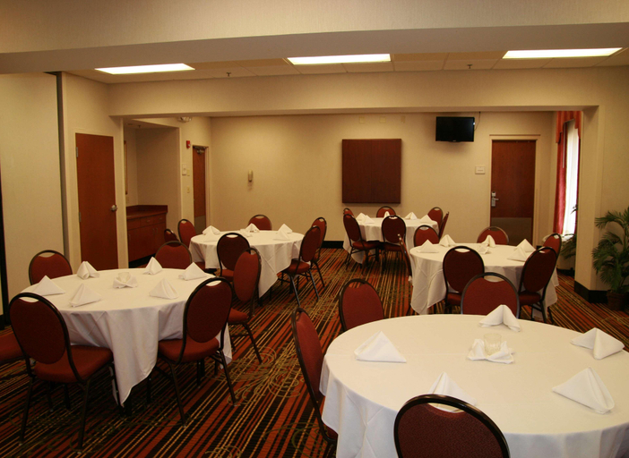 Food & Drinks 5, Hampton Inn & Suites Springfield-Southwest, Sangamon