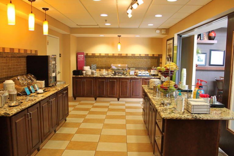 Food & Drinks 5, Hampton Inn & Suites Watertown, Codington