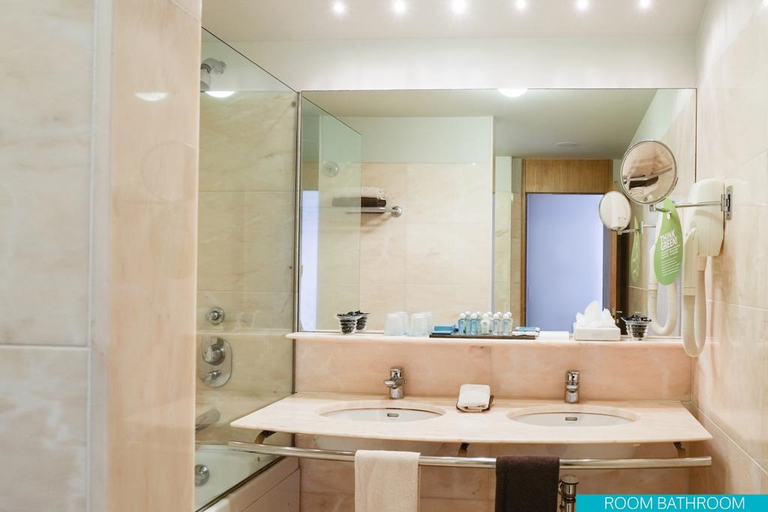 Bathroom, VidaMar Resorts Madeira, Funchal