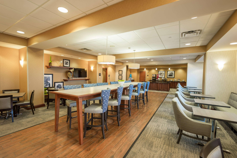 Food & Drinks 5, Hampton Inn Presque Isle, Aroostook