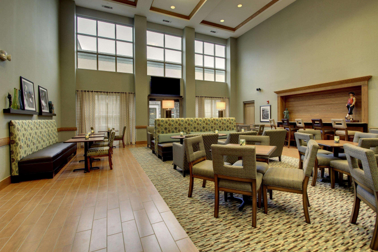 Food & Drinks 5, Hampton Inn & Suites Chicago Aurora, Kane