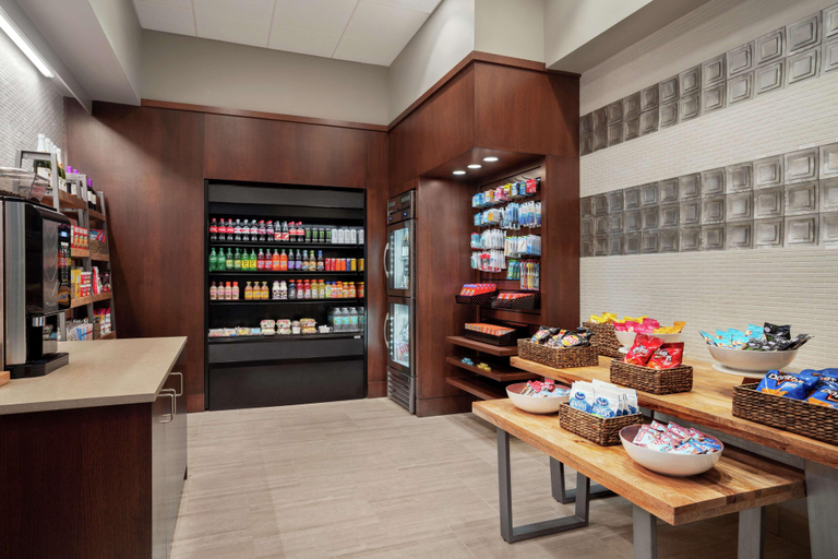 Food & Drinks 5, Embassy Suites by Hilton Brunswick, Glynn