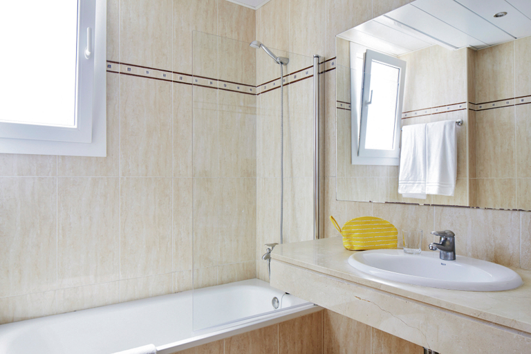 Bathroom, Hotel Globales Los Delfines, Baleares