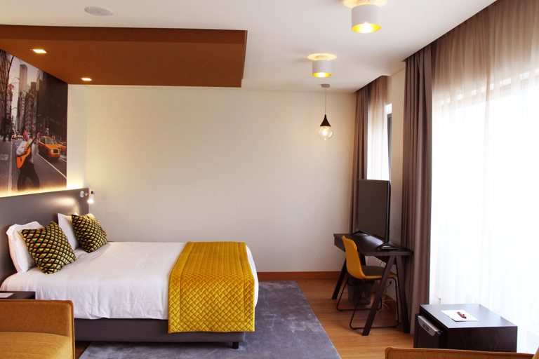 Bedroom 3, America Diamonds, Lisbon
