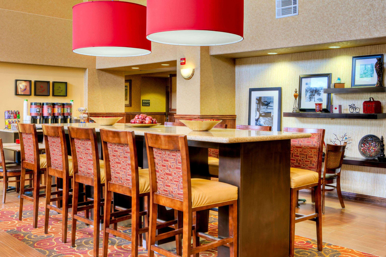Food & Drinks 5, Hampton Inn & Suites Palmdale, Los Angeles