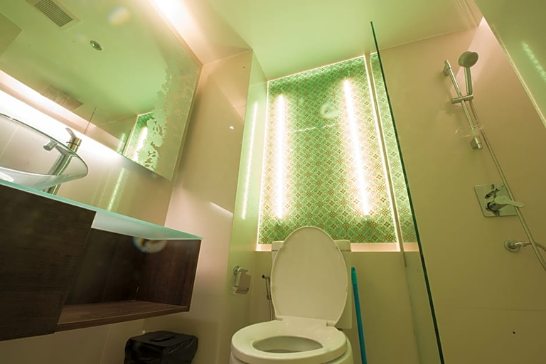 Bathroom 4, Grande Caribbean Condotel by Narintorn, Pattaya
