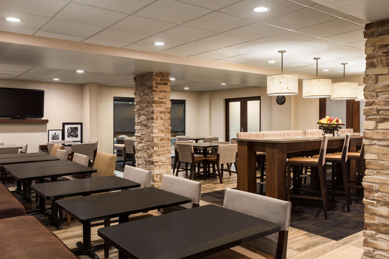 Food & Drinks 5, Hampton Inn Ft. Smith, Sebastian