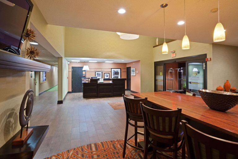Public Area 2, Travelodge by Wyndham Elkhart, Elkhart