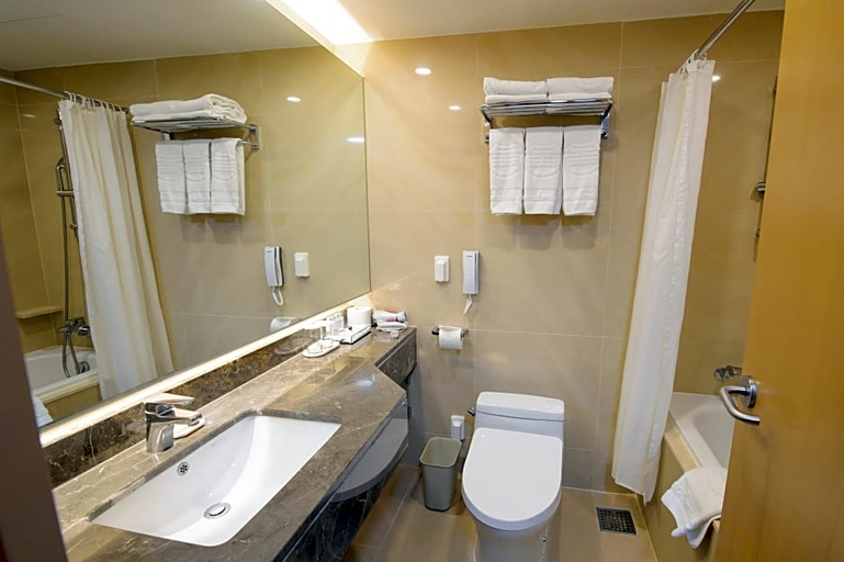 Bathroom 5, Commodore Hotel Gyeongju, Gyeongju