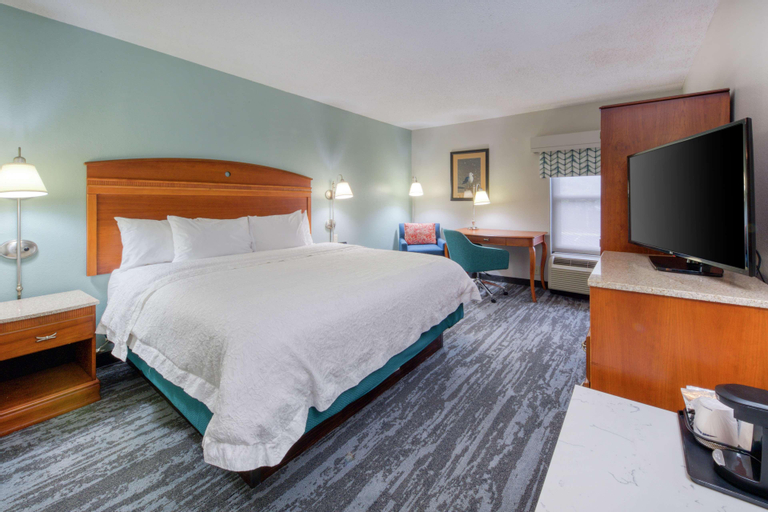 Bedroom 4, Hampton Inn & Suites Wilmington/Wrightsville Beach, New Hanover