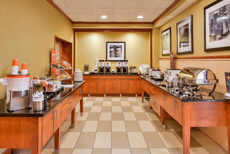 Food & Drinks 5, Hampton Inn Emporia, Emporia