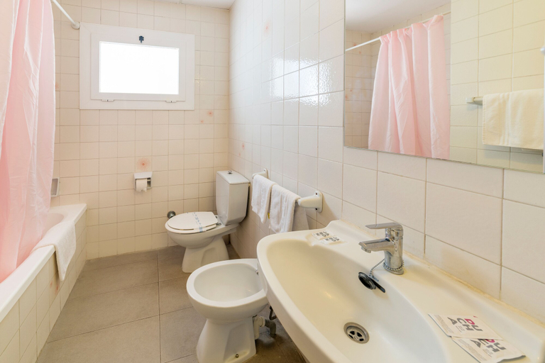 Bathroom 4, Continental, Girona