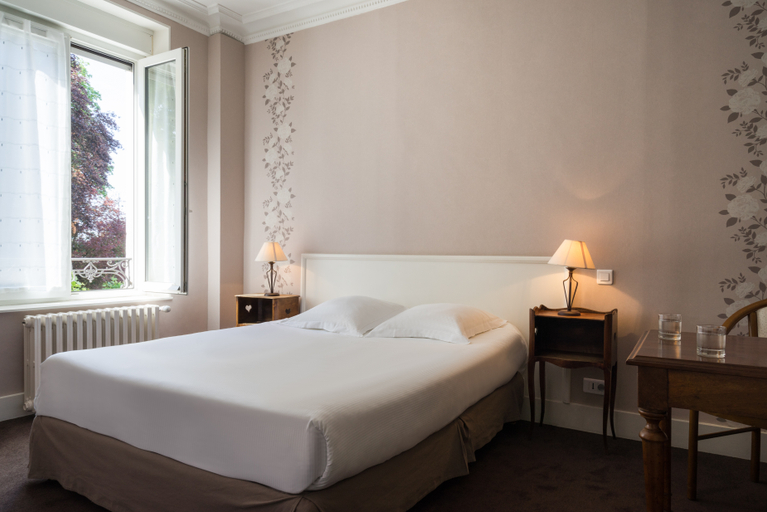 Bedroom 3, Originals Boutique Htl Terminus Bourg-en-Bresse, Ain