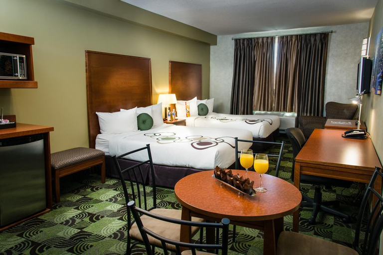 Bedroom 3, Deerfoot Inn - Casino & Waterpark Hotel, Division No. 6