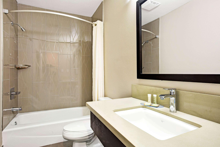 Bathroom 4, Skyways Hotel (Do not use), Los Angeles