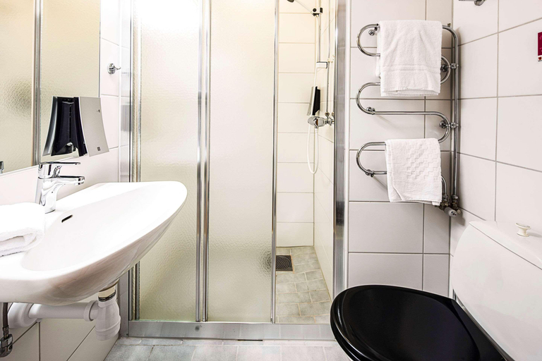 Bathroom, Home Hotel Bristol, Arvika