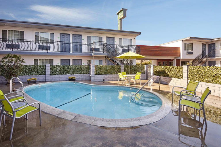 Sport & Beauty 5, Studio Inn & Suites Downey, Los Angeles