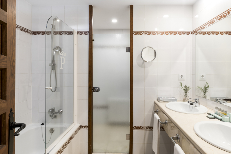 Bathroom 4, Parador de Cuenca, Cuenca