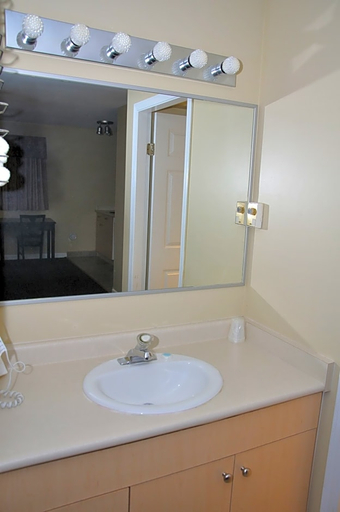 Bathroom 4, Canadian Inn, Greater Vancouver
