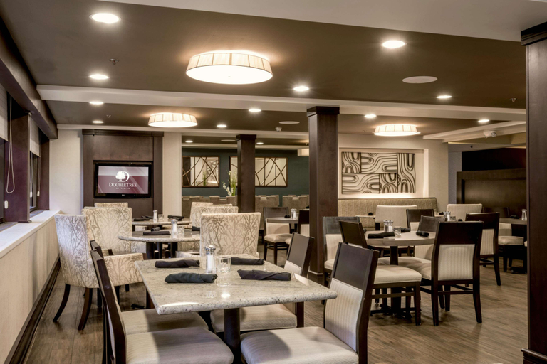 Food & Drinks 5, Doubletree by Hilton Montgomery, Montgomery