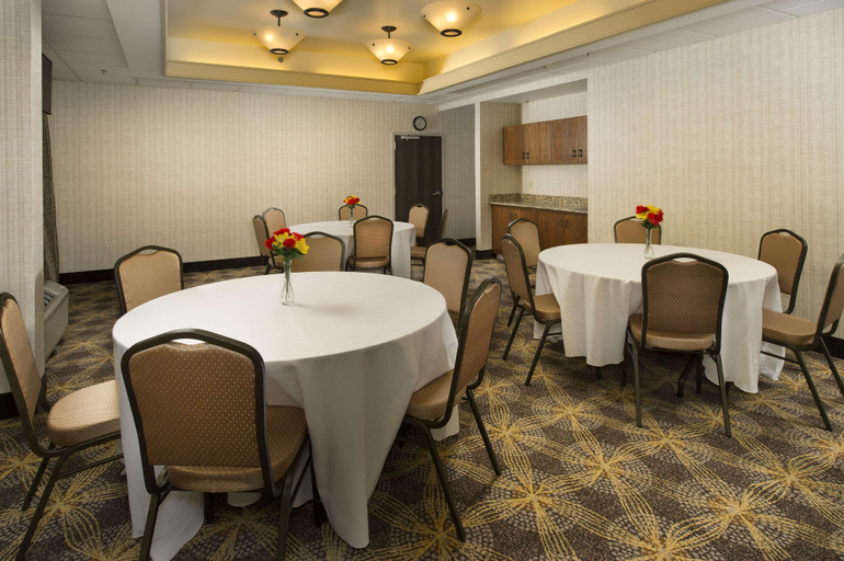Food & Drinks 5, Hampton Inn Rochester-Greece, Monroe