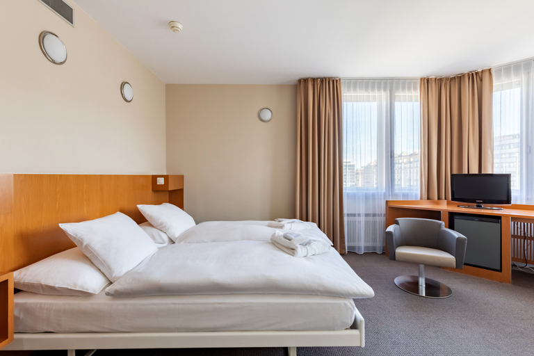 Bedroom 3, Hotel Cornavin, Genève