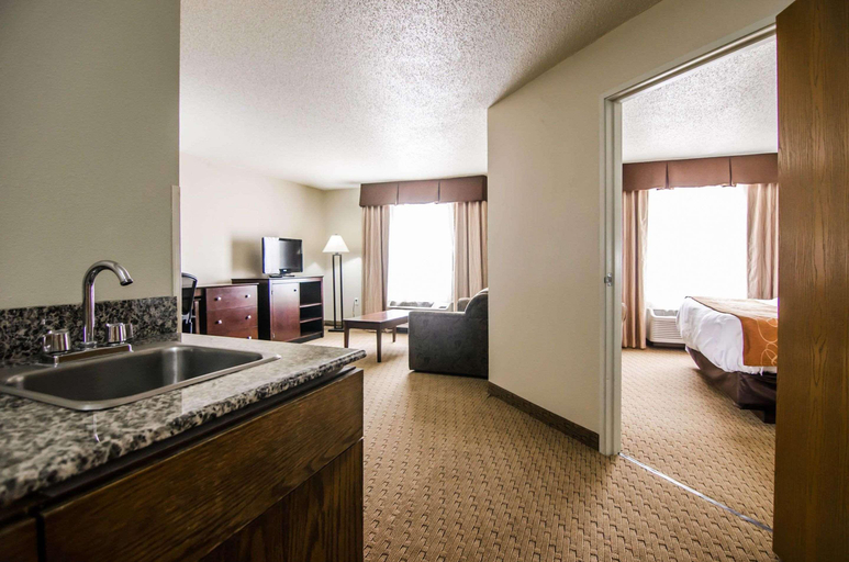 Bedroom 3, Quality Suites St. Joseph, Buchanan