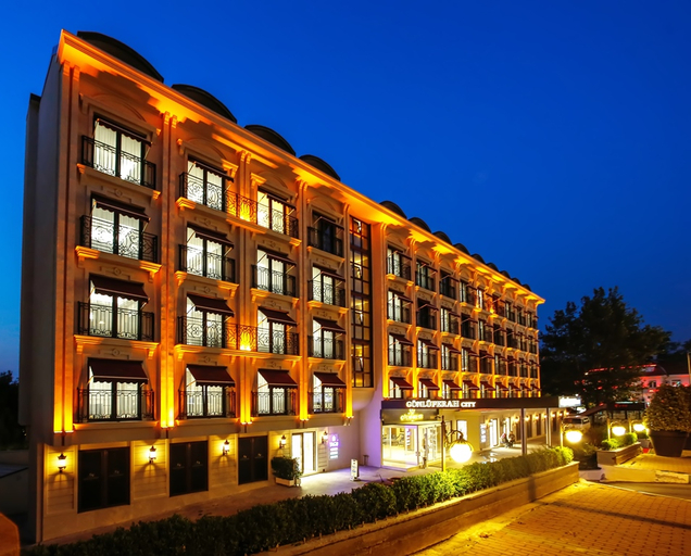 Exterior & Views