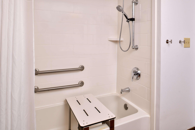 Bathroom 4, Hampton Inn Emporia, Emporia