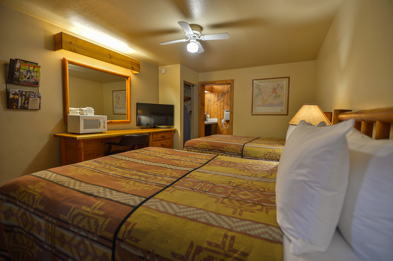 Bedroom 4, Big Horn Lodge, Grand