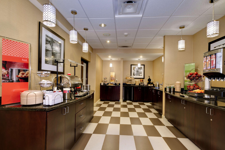 Food & Drinks 5, Hampton Inn & Suites - Cape Coral/Fort Myers Area, Lee