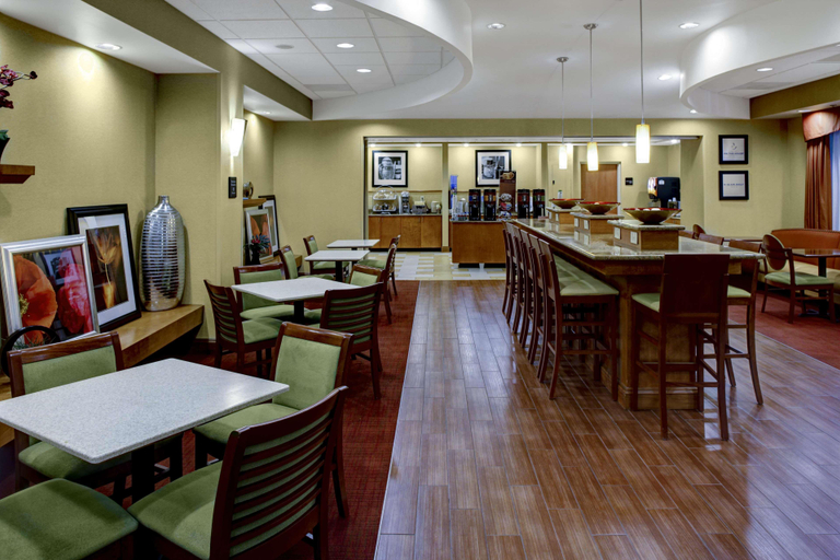 Food & Drinks 5, Hampton Inn Petersburg-Southpark Mall, Colonial Heights
