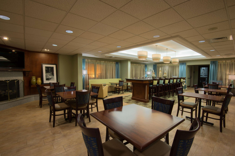 Food & Drinks 5, Hampton Inn Mt. Airy, Surry