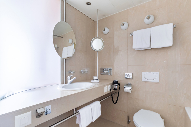 Bathroom 5, Hotel Cornavin, Genève