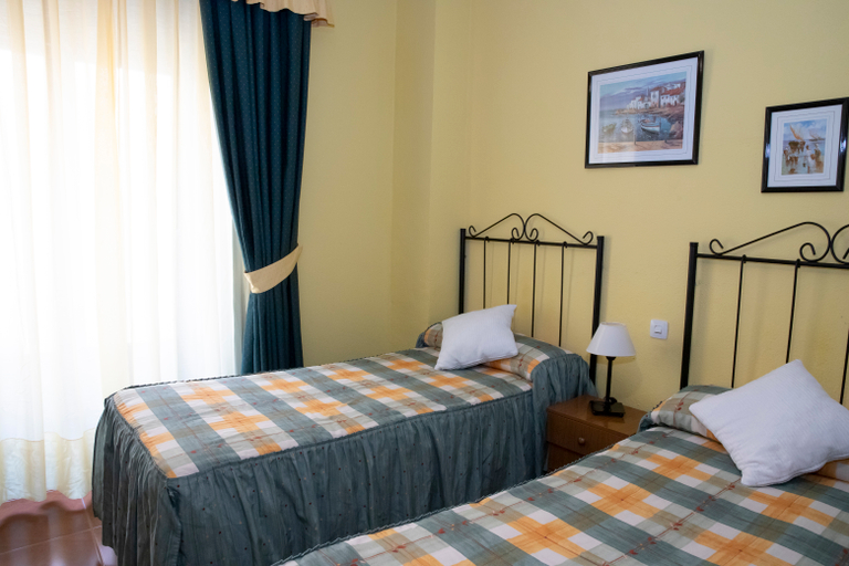 Bedroom 4, Tokio, Madrid