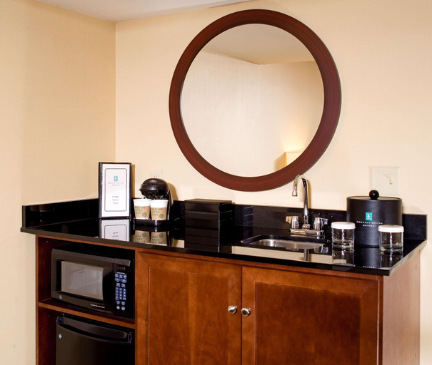 Bedroom 3, Embassy Suites by Hilton Tulsa I-44, Tulsa