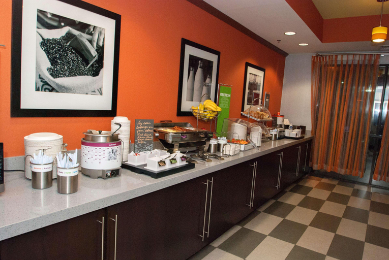 Food & Drinks 5, Hampton Inn Springfield, Clark