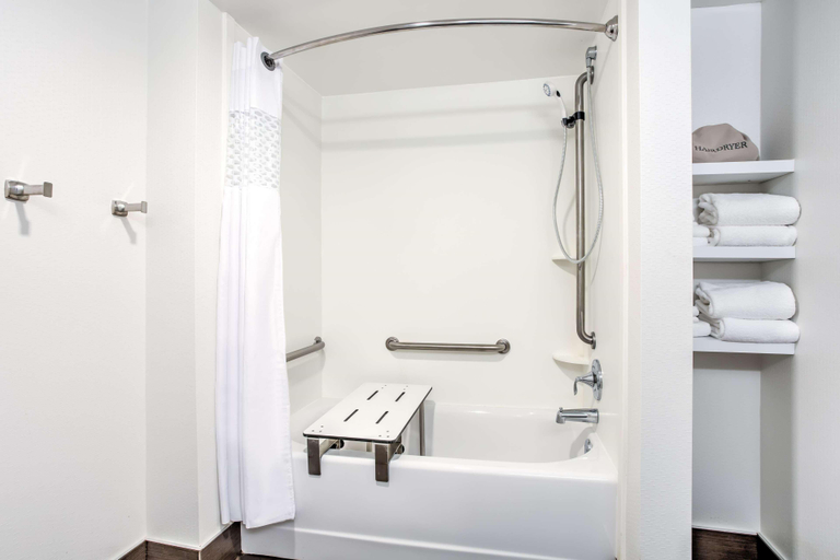 Bathroom 4, Hampton Inn & Suites Macon I-475, Bibb