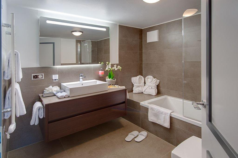 Bathroom 5, SchlossHotel Zermatt, Visp
