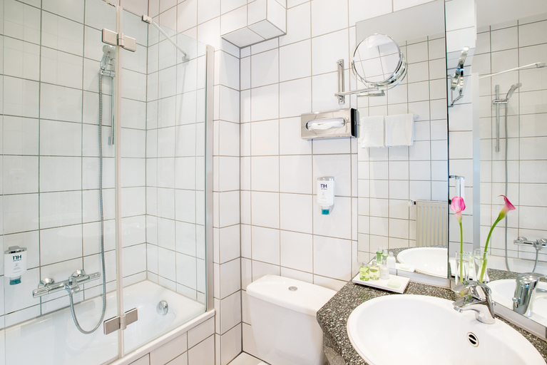 Bathroom, Villa Hotel Frankfurt by MZ Hotel Collection, Frankfurt am Main