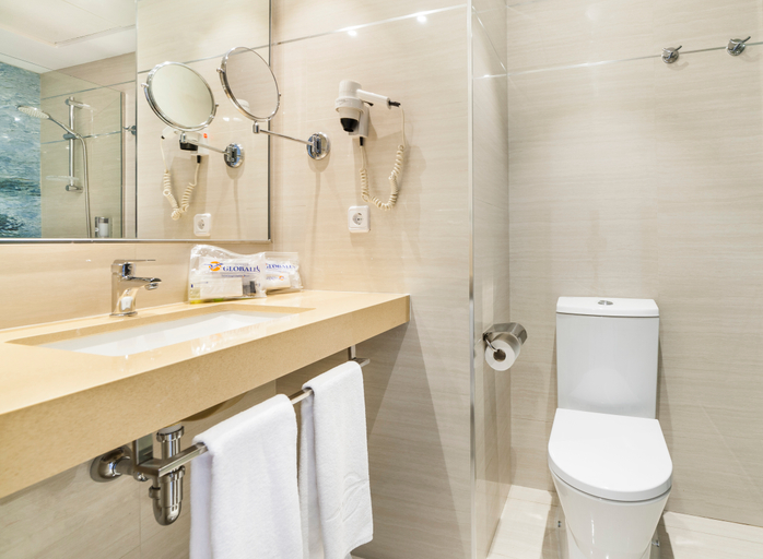 Bathroom 5, Globales Club Almirante Farragut, Baleares