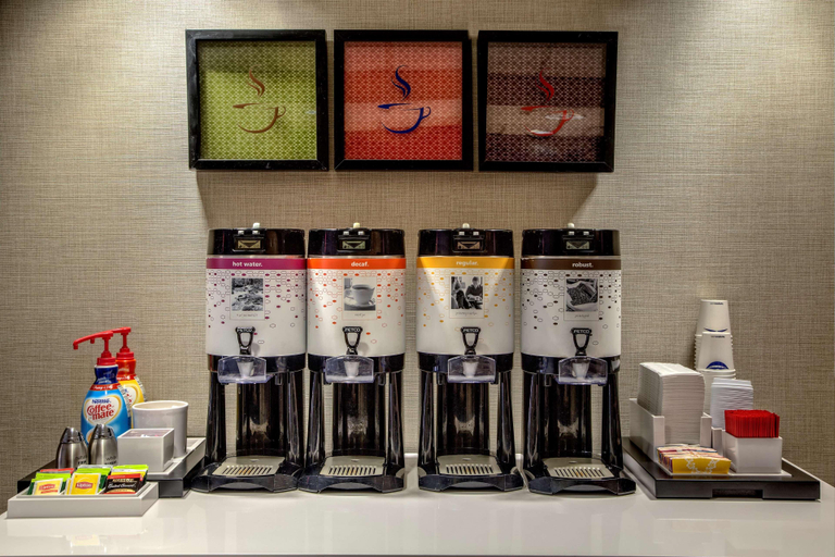 Food & Drinks 5, Hampton Inn Rochester Irondequoit, Monroe