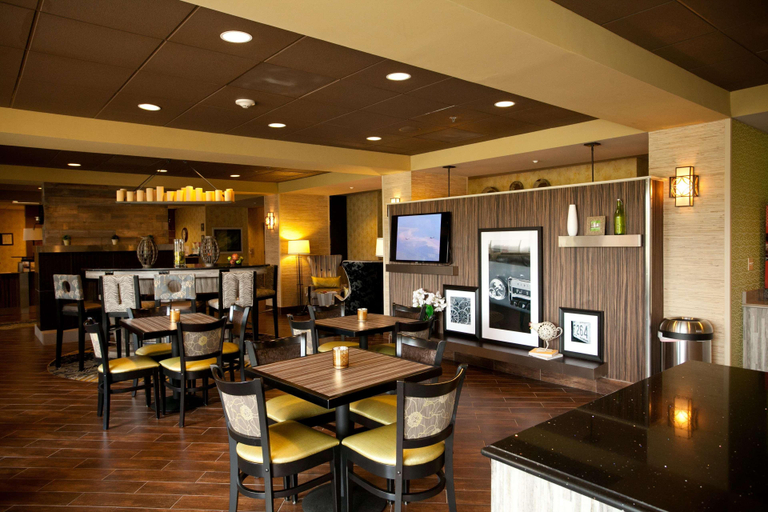 Food & Drinks 5, Hampton Inn Carrollton, Carroll