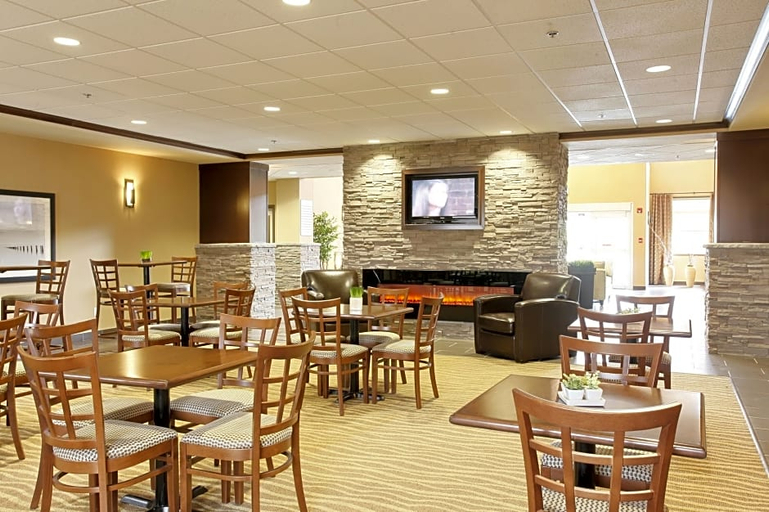 Food & Drinks 5, Pomeroy Inn Suites Vegreville, Division No. 10